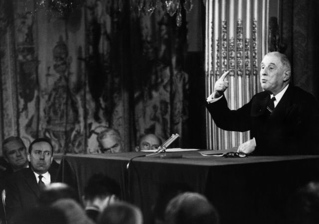 AlexandreJardin's tweet image. En écoutant Macron lire au @Salondelagri une note d’Enarque, j’ai pensé : quand avons-nous commencé à accepter que nos pdts soient les speakerines de la technocratie et non les romanciers de la nation, aptes à inventer leurs mots, leur verbe fécond ? De Gaulle me manque...