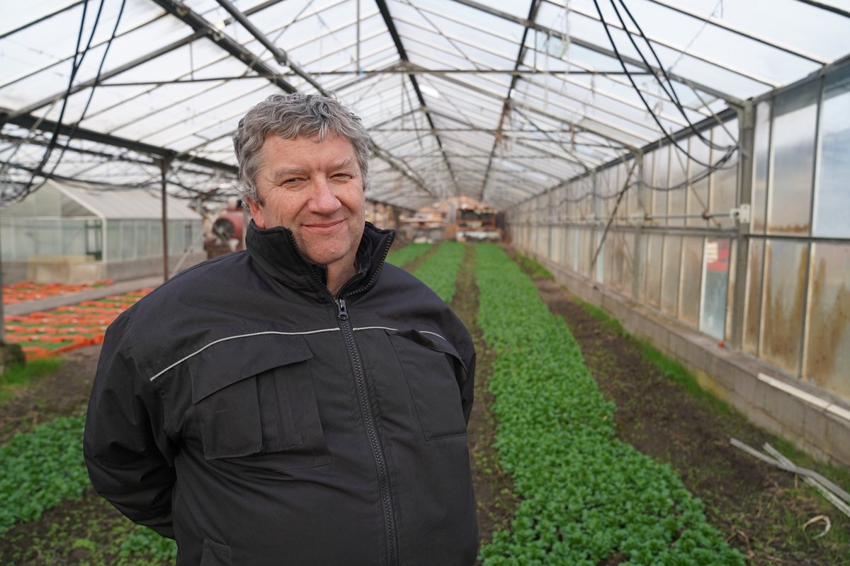 CollNourrir's tweet photo. Le 1er portrait vidéo de notre campagne Tablons sur nos paysan.nes est en ligne ! Gilles est paysan #maraicher dans le 42, au quotidien il oeuvre pour une #alimentation équilibrée accessible &amp; l'#insertion par l'#agriculture #nourrir
#ATable #SIA2019 https://t.co/39NITDNQOc https://t.co/yskXeAt4QC