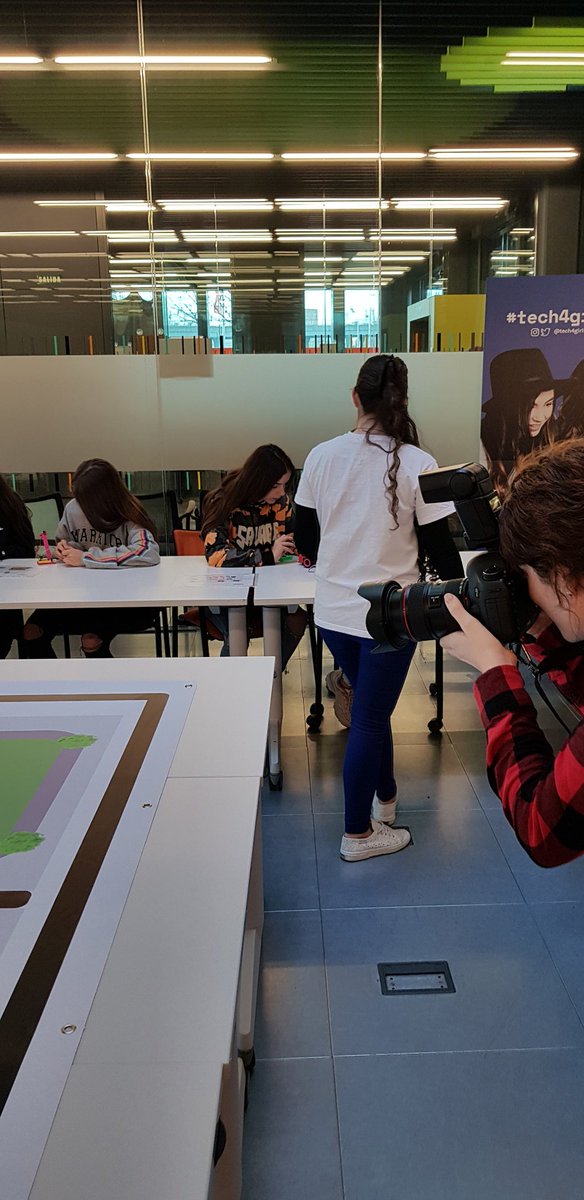 Tech4girlsDay's tweet photo. Empezamos!!!! #tech4girls 😎 https://t.co/6l5ZtZrTIx