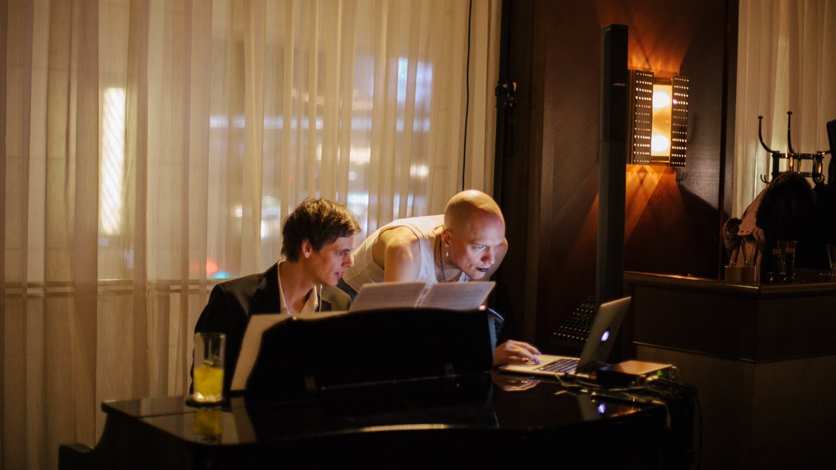 zafraanski's tweet photo. Diesen Sonntag gibt es um 22 Uhr auf @dlfkultur eine Sendung über die Reihe "Music for Hotel Bars", deren vorerst letzte Berliner Ausgabe am 26.02.2019 im #ConcordeHotel mit @vonlilienstern, #PHØNIX16 und #Zafraan stattfindet. Nicht verpassen! https://t.co/C3jkBqzbf5 #MfHB https://t.co/dPkneVwlS4