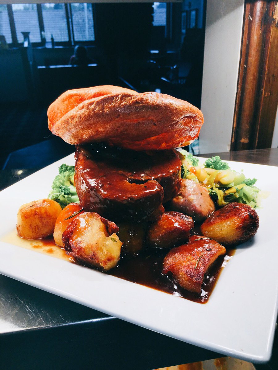 waddleinn's tweet photo. Check out our competition on Facebook did your chance to win a roast this Sunday @waddleinn @StAustellBrew #sundayroast #winit #plymouth #pub https://t.co/Jr9yQQch8I