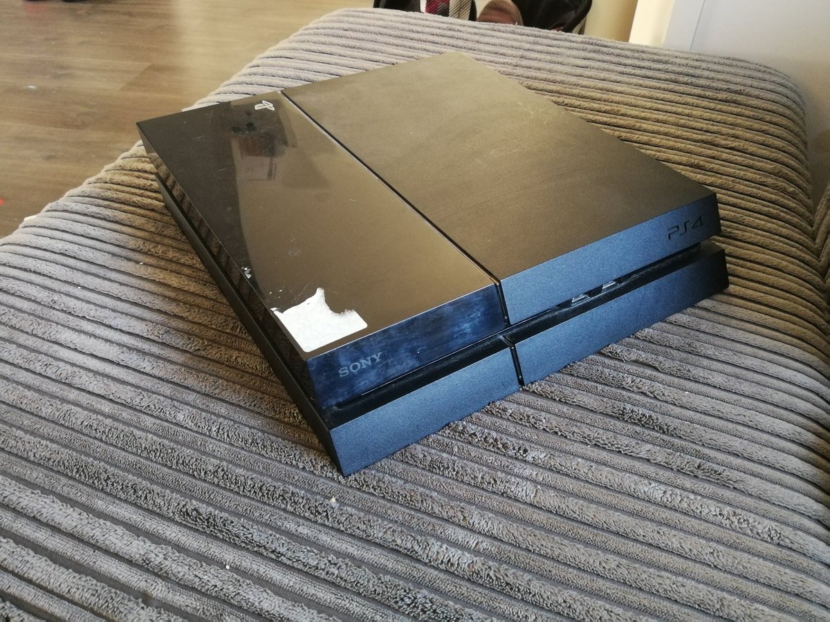 DanTheVRGuy's tweet photo. Well, we had a good run buddy..... ☠️☠️☠️

#gonetoabetterplace #missyoualready #heartbroken #ps4 #ps4down https://t.co/VfSrtHfsHu