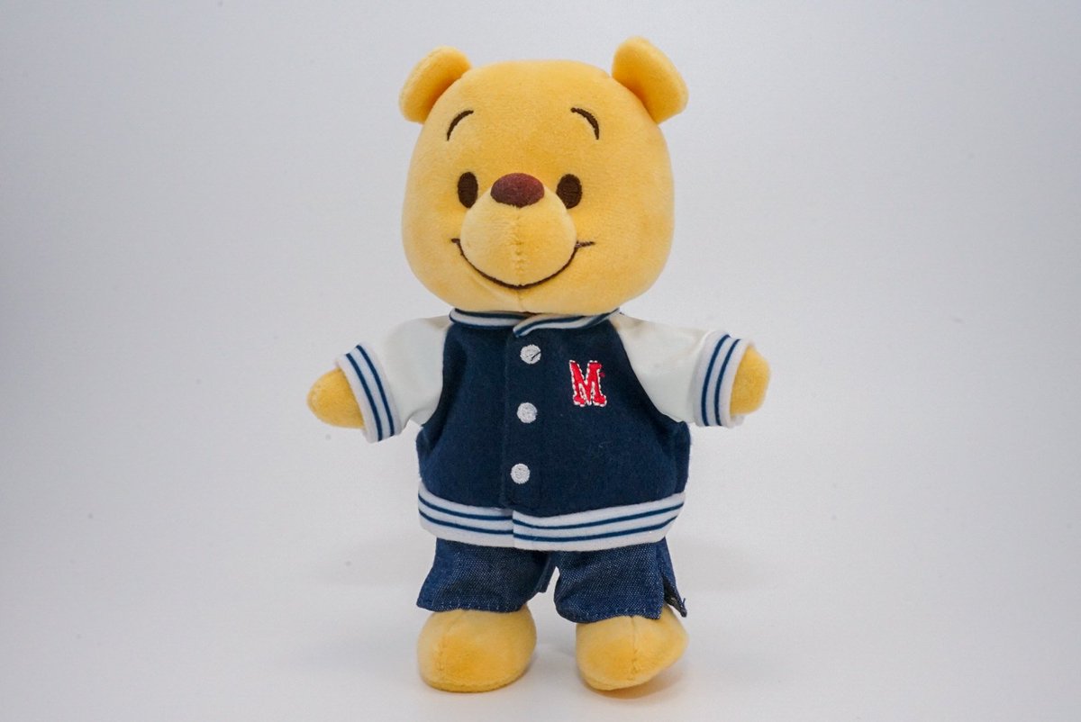 すえきち No Twitter ディズニーストアで見かけてあまりに可愛かったので ぬいもーず のプーさんをお迎えしました ぬいぐるみ なんだけど 中にワイヤーが入っているのでポーズをつけられるし 別売りの服があるので着せ替えもできる お出かけに連れて行って写真