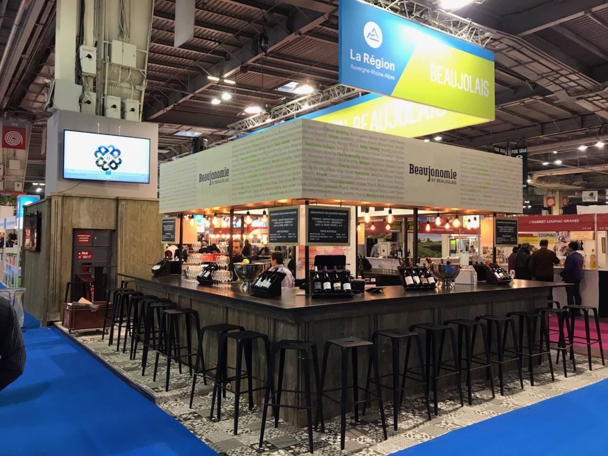 En route pour 9 jours de <a href="/Salondelagri/">Salon International de l'Agriculture</a> #SIA2019 
Ou quand le #beaujolais s’affiche a #paris, 
<a href="/BeaujolaisSia/">VigneronsBeaujolais</a> 👌