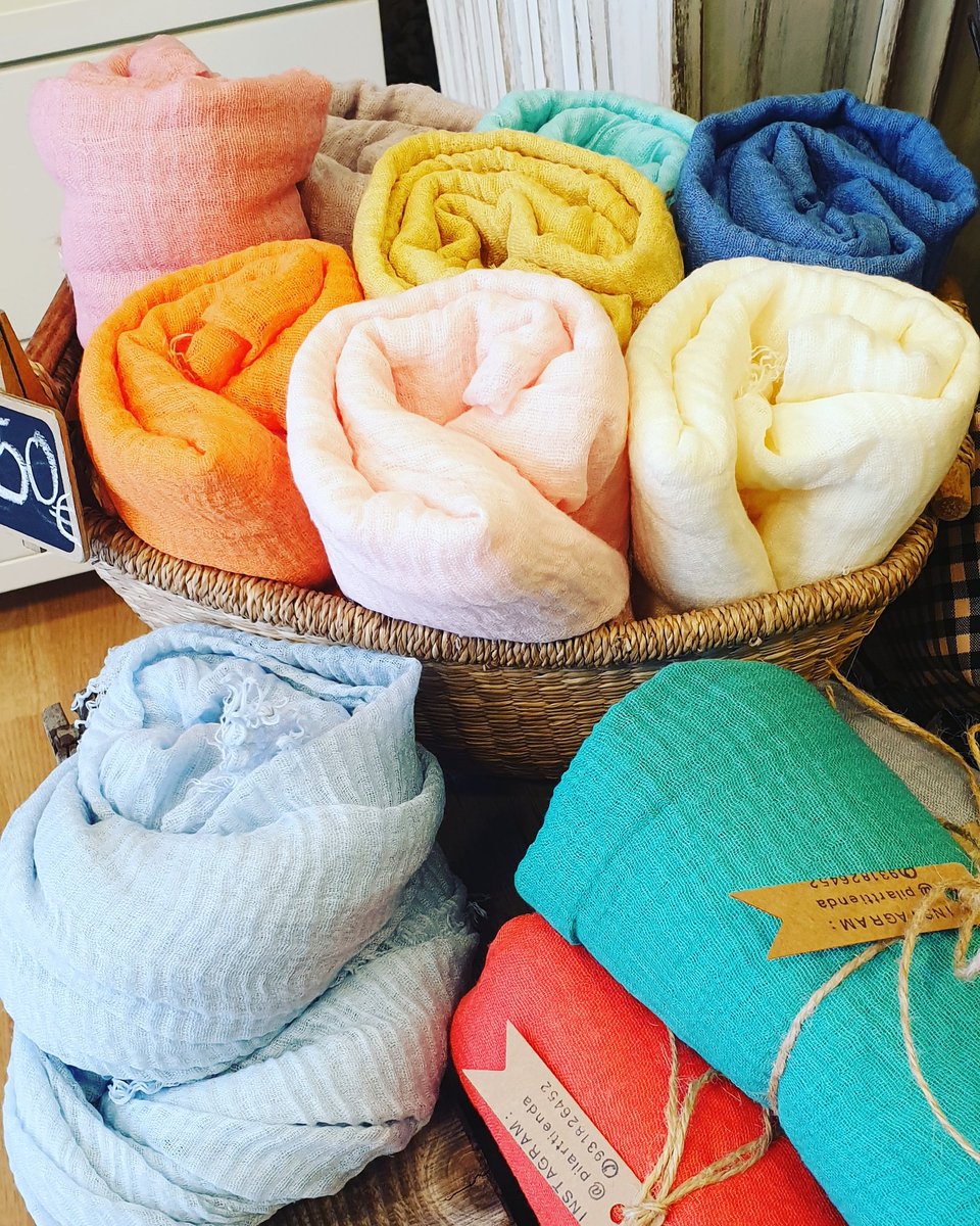 pilart16's tweet photo. Fulares en colores lisos 🌈🌻un buen complemento para combinar tú outfit 🌞🔝🔝🔝Buen finde semana 🤗😘#pilarttienda #complementos #fulares #moda #shopping #outfittoday #comerçlocal #comerçdeproximitat #Viladecans #baixllobregat #nuevacoleccion #coleccionprimavera https://t.co/F7Yr85cxU3
