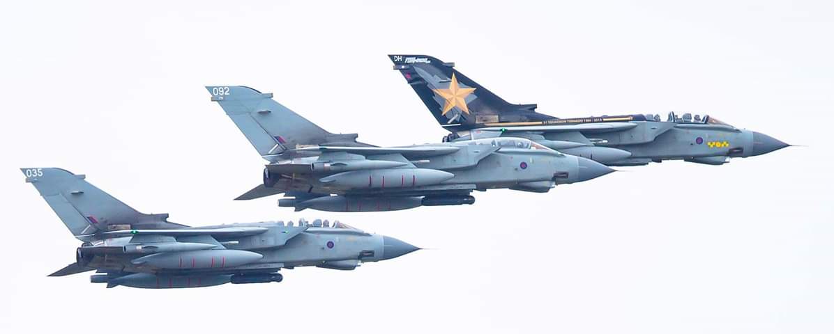 MachLoopLFA7's tweet image. Something a little different on this one, not low level. But appropriate to post with the end of the Tornado era. Magnificent machine that will be missed. (Cr Mike Parnwell)
@StnCdrRAFMarham @RAFMarhamMedia @tornadohq @OC617Sqn @RAFLossiemouth @31SqnOC @nikkiwoo1