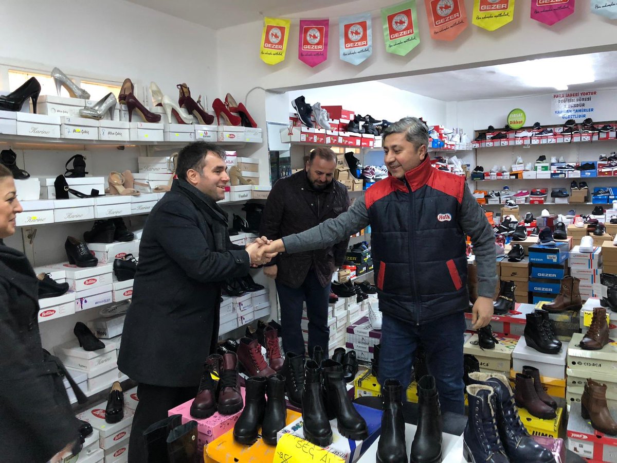 ibrahimulusoytr's tweet photo. Yürüdüğümüz her sokakta, kapısını çaldığımız her hanede bir tebessüm, bir muhabbet buluyoruz.Cihangir Mahallemizde esnaf ziyaretlerimize devam ediyoruz. Bu vesile ile kıymetli esnaflarımıza hayırlı ve bol kazançlar diliyorum. 
#AvcılaraHizmetBirlikteGelecek
#MemleketİşiGönülİşi https://t.co/LGcIP81WJM