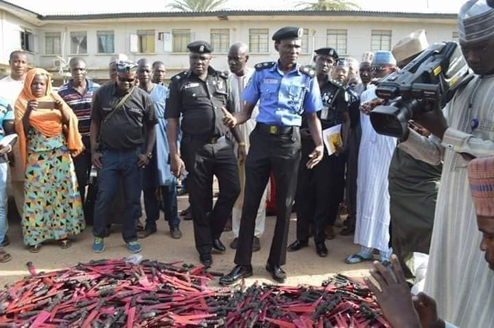 QueenMirabel8's tweet photo. BUHARI supporters caught in Kano state this morning. Loads of daggers and thumb printed ballot papers for APC.

BUHARI has gone; the 5 million votes from Kano is now a mirage. He now wants to cause bloodshed. #ElectionNotWar #NigeriaDecide2019 #VoteNotFight #ElectionDay #INEC https://t.co/CrCMEFisTl