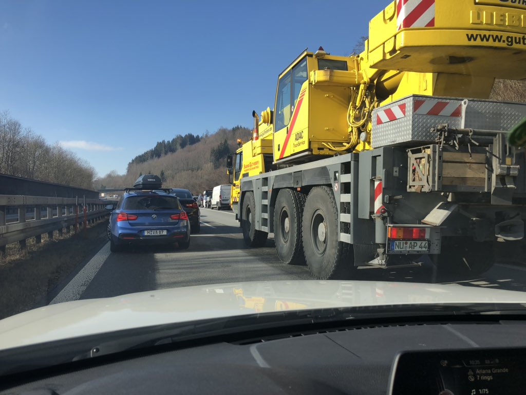 WilkoEvers's tweet photo. @Verkeersinfo_EU Zwaar materiaal nodig om te ruimen https://t.co/Z9JYeXb6E3