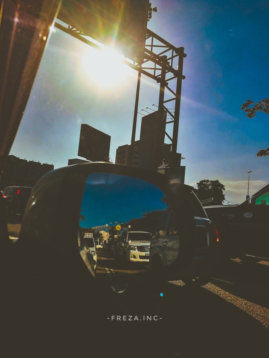 FrezaInc's tweet photo. Aku tak nak...
Tapi aku harus...
Bergerak...
•
#BroLayan #BroNonsense #BroMerapu #street #ontheroad #photography #HuaweiP10 #adobelightroom #sunshine https://t.co/3TlHEMM7ER