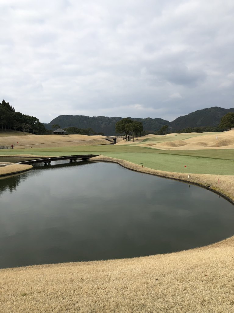 sc_hardstudy's tweet photo. 若木ゴルフクラブ

9番と18番のグリーンが一緒🤭 https://t.co/ak6b1RPEKk