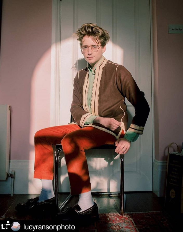 MaynCreative's tweet photo. New work by photographer @LucyRanson1 featured in @ftweekend today. Portrait of artist &amp; designer @LukeEdwardHall giving a "masterclass in maximalism" 💡✍️ #emergingtalent #availableforcomission #photography #daylight #artdesign https://t.co/mPpC2D0Npt https://t.co/XIUSoAWu5c