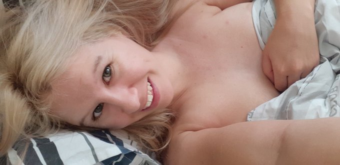 Morning beautiful people. Like if you sleep naked! Busy day today filling time till the rugby starts<a href="/tag/mondaymotivaton"class="tags"><span>#mondaymotivaton</span></a>