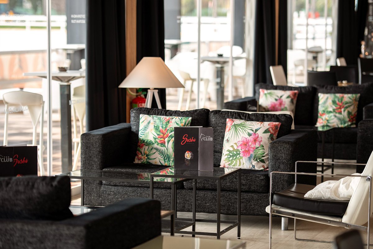 olivanovaresort's tweet photo. Sábado con S de #Sushi 🍣 + #SpringMET 🏇. ¿Suena bien, verdad?
Pásate por el #CentroEcuestre Oliva Nova, ¡te esperamos en The Club! 😉
► https://t.co/lcVR4zi0HP
#SpringMET2019 #METoliva #Hípica #OlivaNova https://t.co/h9i15zoCD9