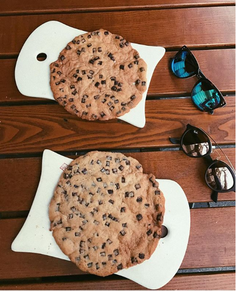 LPQes's tweet photo. Sabes que va a ser un buen fin de semana cuando las galletas son de grandes como tu cara y no tienes un lugar a donde ir! 🍪 😋

📸: @the.eaters14 https://t.co/CdFyrGMoqv