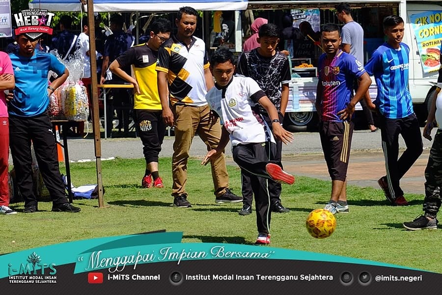 NegeriImits's tweet photo. Sekitar Perlawanan Liga Penalti bagi kategori Belia yang berlangsung di Program HEBAT pada pagi tadi.
Perlawanan ini disertai oleh 32 kumpulan yang mana setiap pasukan terdiri daripada 5 orang.

Acara ini mendapat sambutan yang hangat daripada pihak peserta dan penonton. https://t.co/vcoSfYN75u