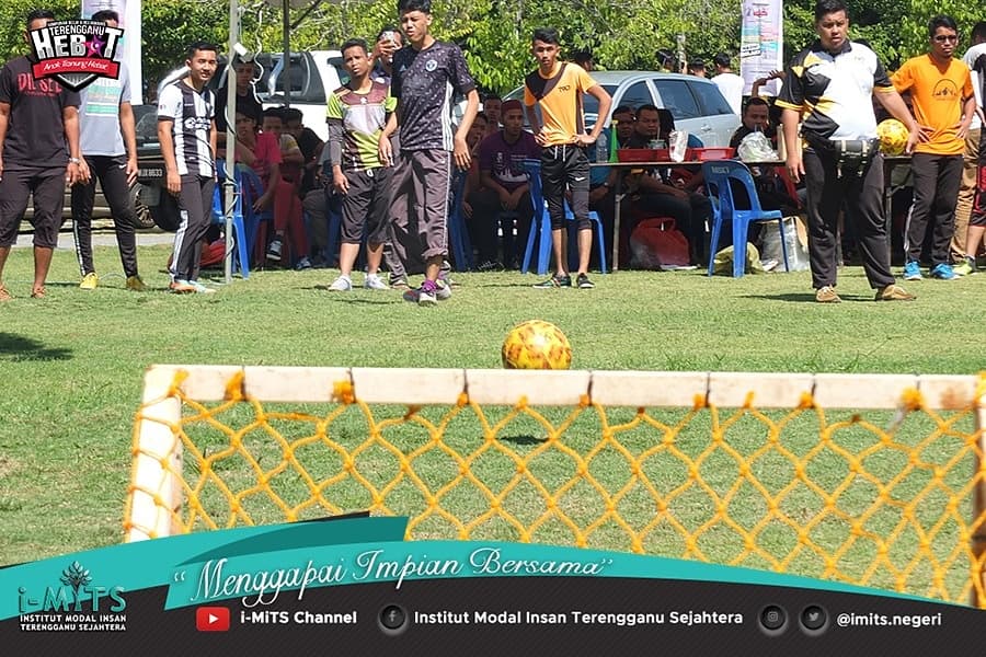 NegeriImits's tweet photo. Sekitar Perlawanan Liga Penalti bagi kategori Belia yang berlangsung di Program HEBAT pada pagi tadi.
Perlawanan ini disertai oleh 32 kumpulan yang mana setiap pasukan terdiri daripada 5 orang.

Acara ini mendapat sambutan yang hangat daripada pihak peserta dan penonton. https://t.co/vcoSfYN75u