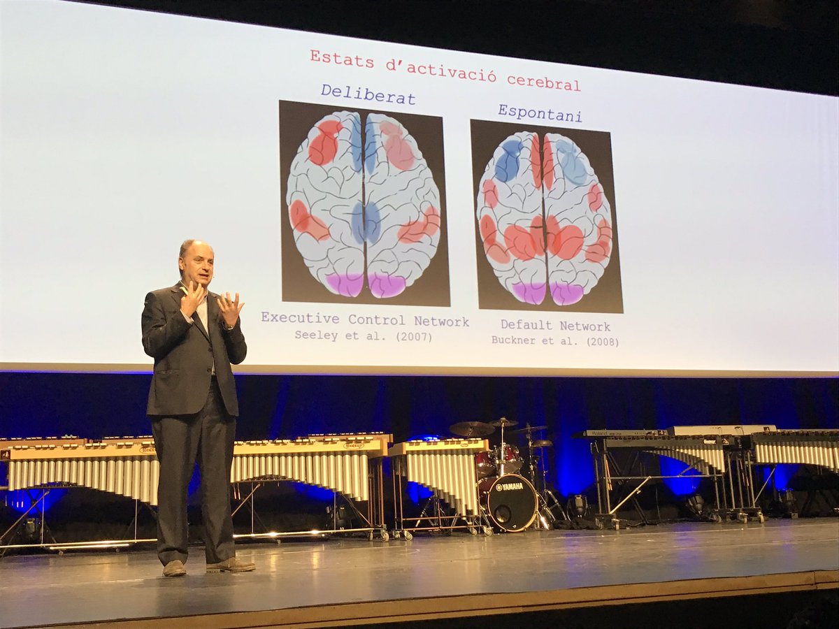 antoninavarro's tweet photo. Conferència de @francponti a #Edusionat amb 3 reflexions innovació educativa a la llum de la #creativitat diferents, originals i pràctiques:
✅ser divergents i aprendre a filtrar quan volem coses concretes
✅#deliberatives #espontànies
✅#autogestió #impulsors https://t.co/dsJnym9R3a