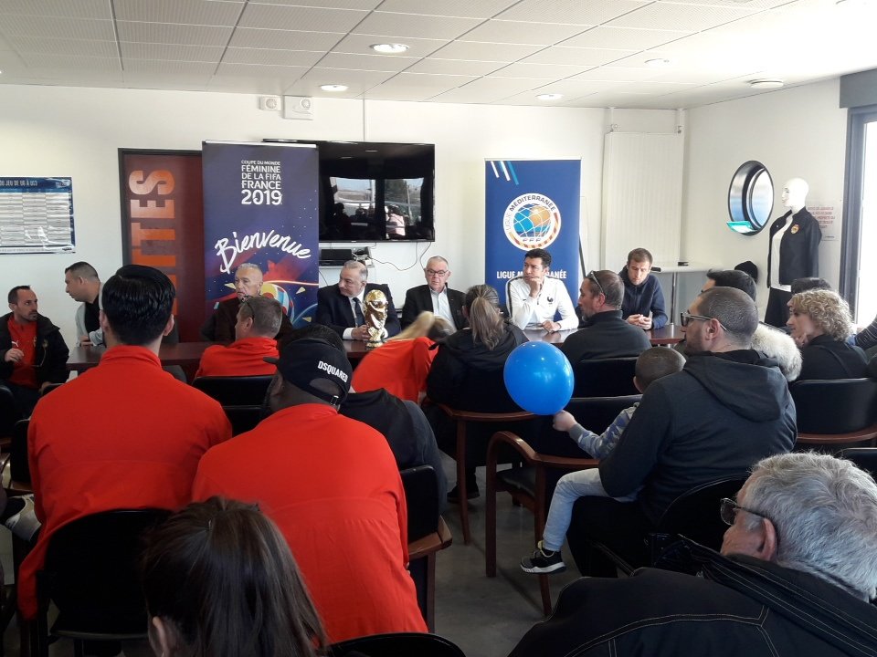 lmedfoot's tweet photo. Félicitations au #FCRoussetSVO et à ses dirigeants doublement labellisés Jeunes et École de Foot Féminine en présence des Pdts de la #lmedfoot et du @DdProvence, membres des deux instances et Hubert Fournier le DTN @FFF 👏👌#Féminisation #Mixité #LabelFFF #Objectif2019 https://t.co/eCwHOwjGoB
