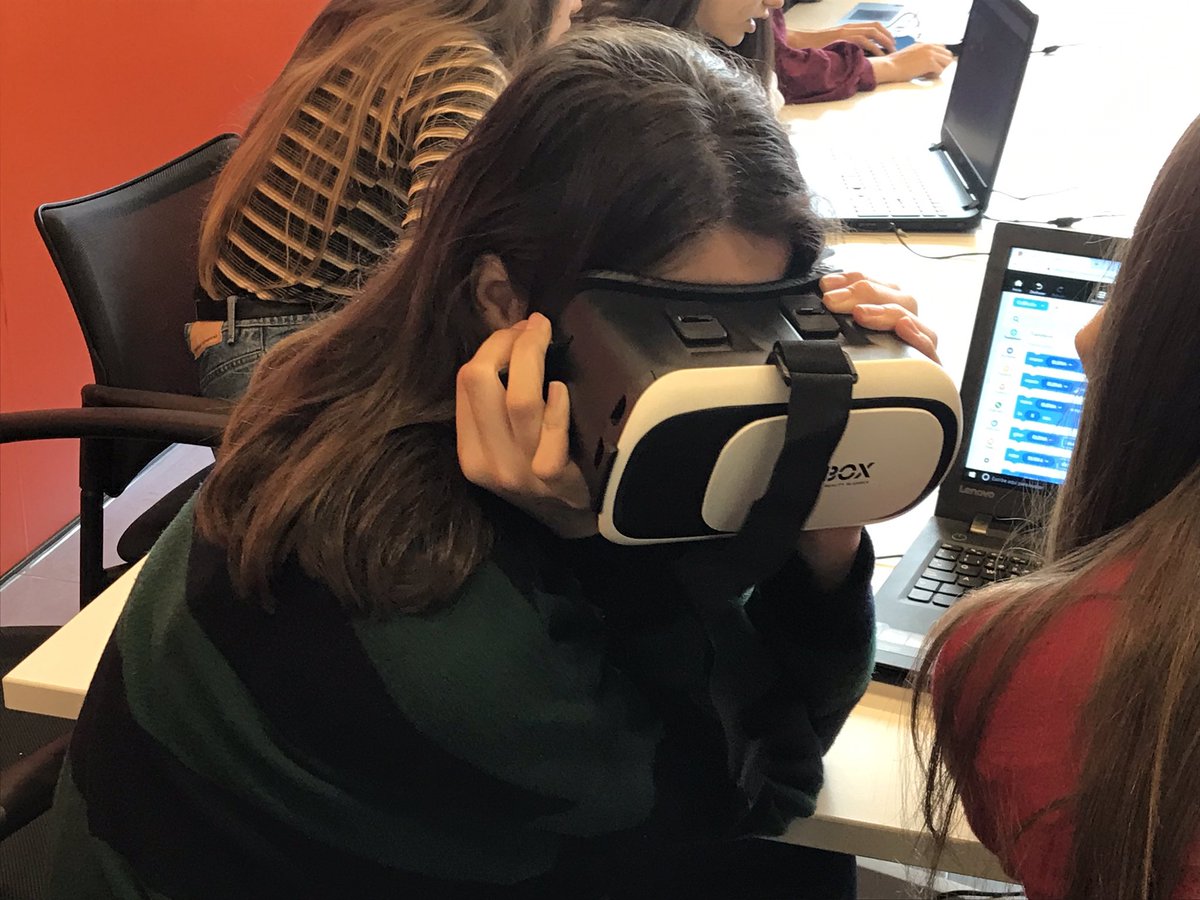 t2o_one's tweet photo. Hoy compartimos un día robótico 🤖con un montón de #TechGirls de secundaria en @LaNaveMadrid 🙌🏼

Organizado por @Tech4girlsDay 👌🏼

#RSC #GIRLS #Technology https://t.co/rZXAx0ic7i