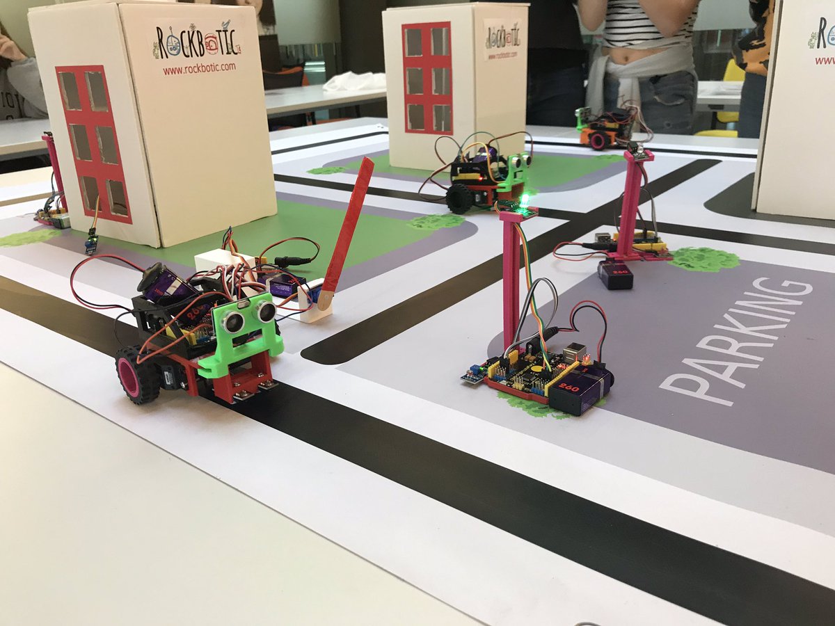t2o_one's tweet photo. Hoy compartimos un día robótico 🤖con un montón de #TechGirls de secundaria en @LaNaveMadrid 🙌🏼

Organizado por @Tech4girlsDay 👌🏼

#RSC #GIRLS #Technology https://t.co/rZXAx0ic7i