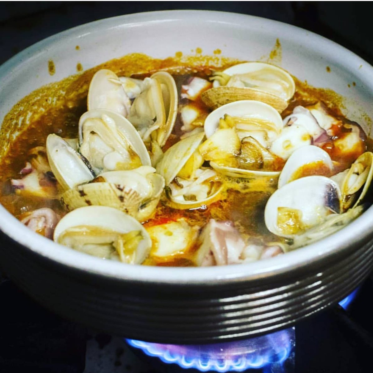 Pulpo con almejas vizcaína. Reserva tu mesa 986 123 103 #nuevacarta #somostradición #Bouzas #Vigo #Riasbaixas