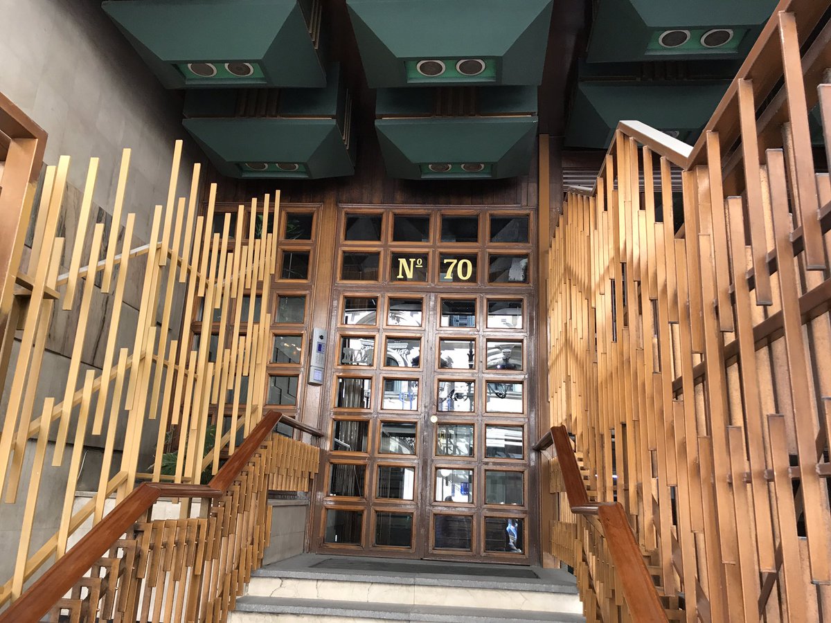 MadridDeCerca's tweet photo. #TechosDeMadrid muy originales y curiosos en el #70 de #CalleDeAtocha #CallesDeMadrid #EdificiosDeMadrid #Madrid 👀 #PortalesDeMadrid https://t.co/27UuaCc2JX