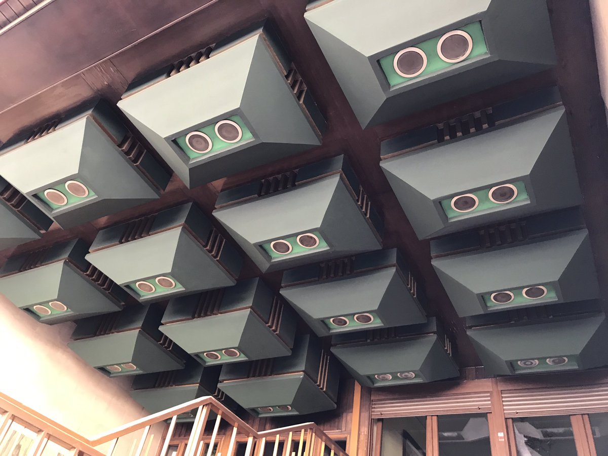 MadridDeCerca's tweet photo. #TechosDeMadrid muy originales y curiosos en el #70 de #CalleDeAtocha #CallesDeMadrid #EdificiosDeMadrid #Madrid 👀 #PortalesDeMadrid https://t.co/27UuaCc2JX