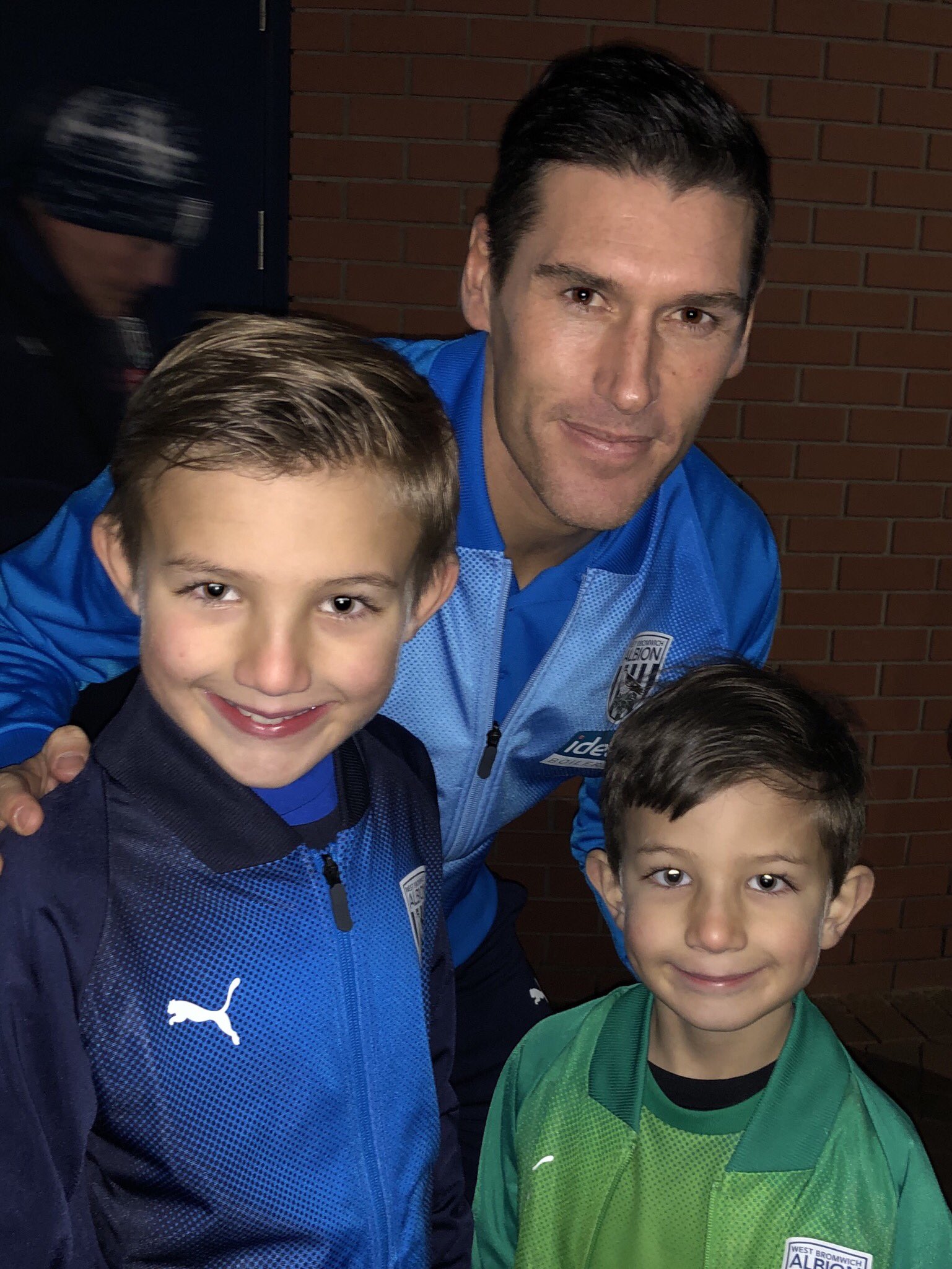 Hoping it s a Happy Birthday for Gareth Barry today!   