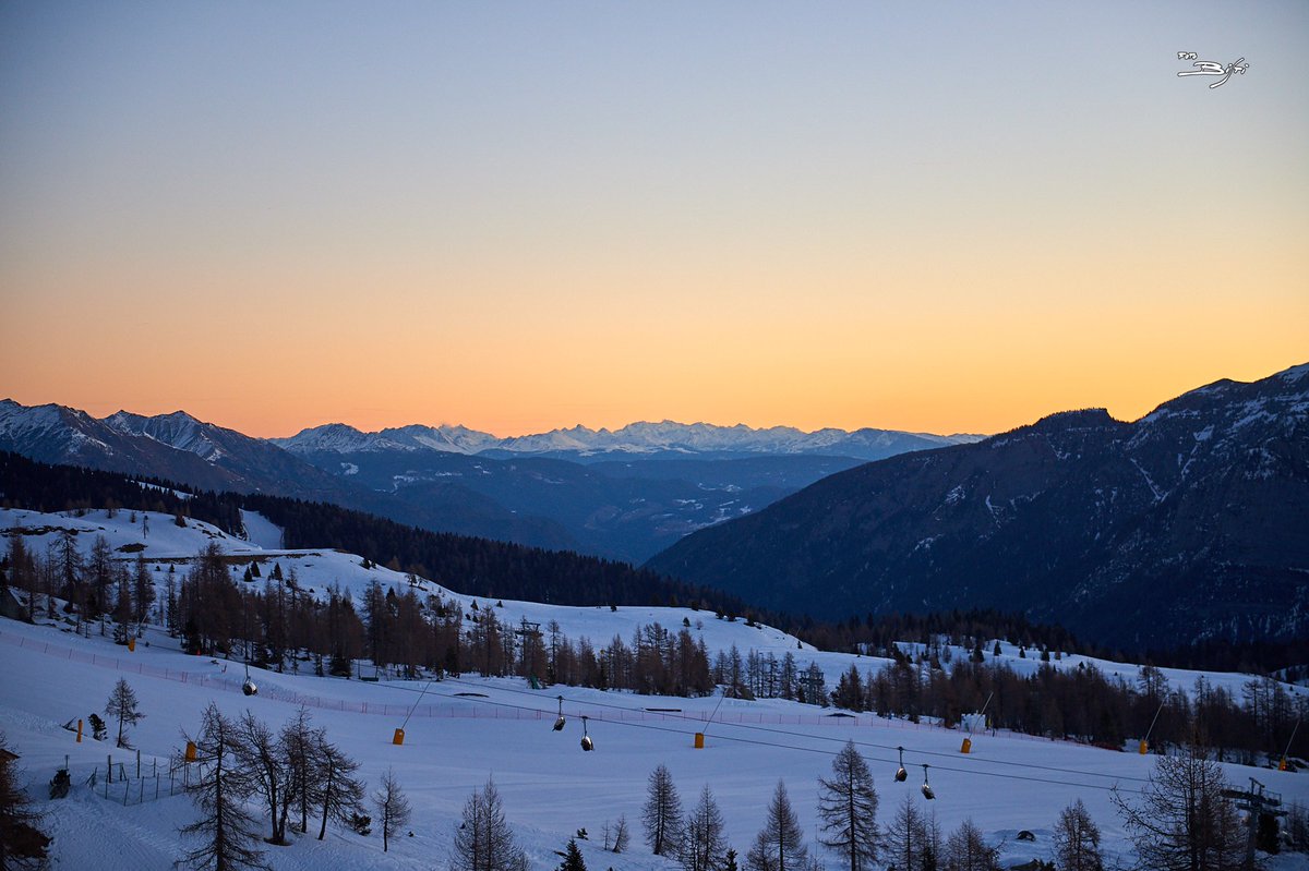 campiglioapt's tweet photo. Swipe on and discover what #TrentinoSkiSunrise is: BEAUTY, like the first light of day touching the white peaks; GOOD, like a cup of tea or milk in an Alpine mountain hut; WONDER, like the curves in the immaculate snow while everything sleeps. #madonnadicampiglio #AudiWinterLive https://t.co/7Bw45bwblx