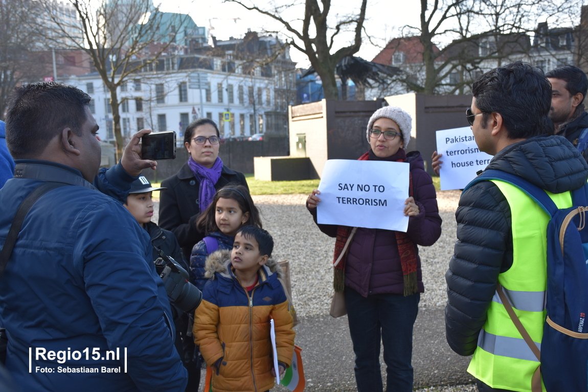 regio15's tweet photo. Demonstratie op het #Koekamp in #DenHaag tegen terroristische aanslagen in #India. Aanleiding was een aanslag op een militair konvooi onlangs in #Kashmir, waarbij zeker 40 doden vielen. https://t.co/Sav8Idckcb