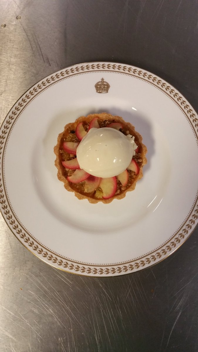 Apple streusel tart
