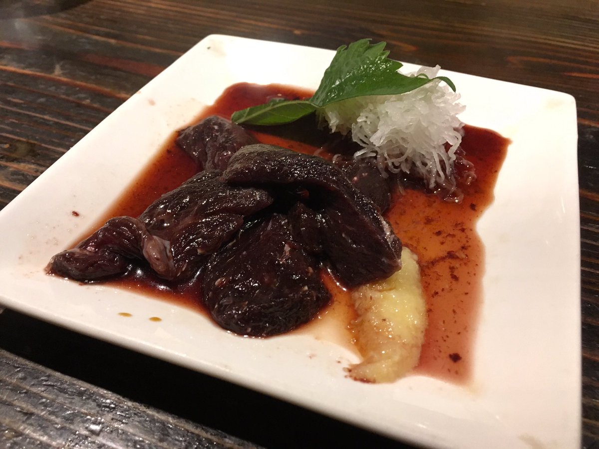 たら 虫と爬虫類注意 友達の頼んだヤギのタマの刺し身とトドの刺し身と私の頼んだコガネムシの唐揚げとウーパールーパーの姿揚げ