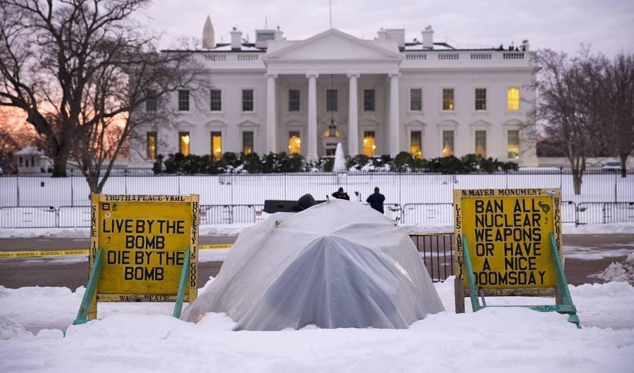 URGENT: White House Peace Vigil! thepeacehousedc.wordpress.com/2016/08/10/urg…