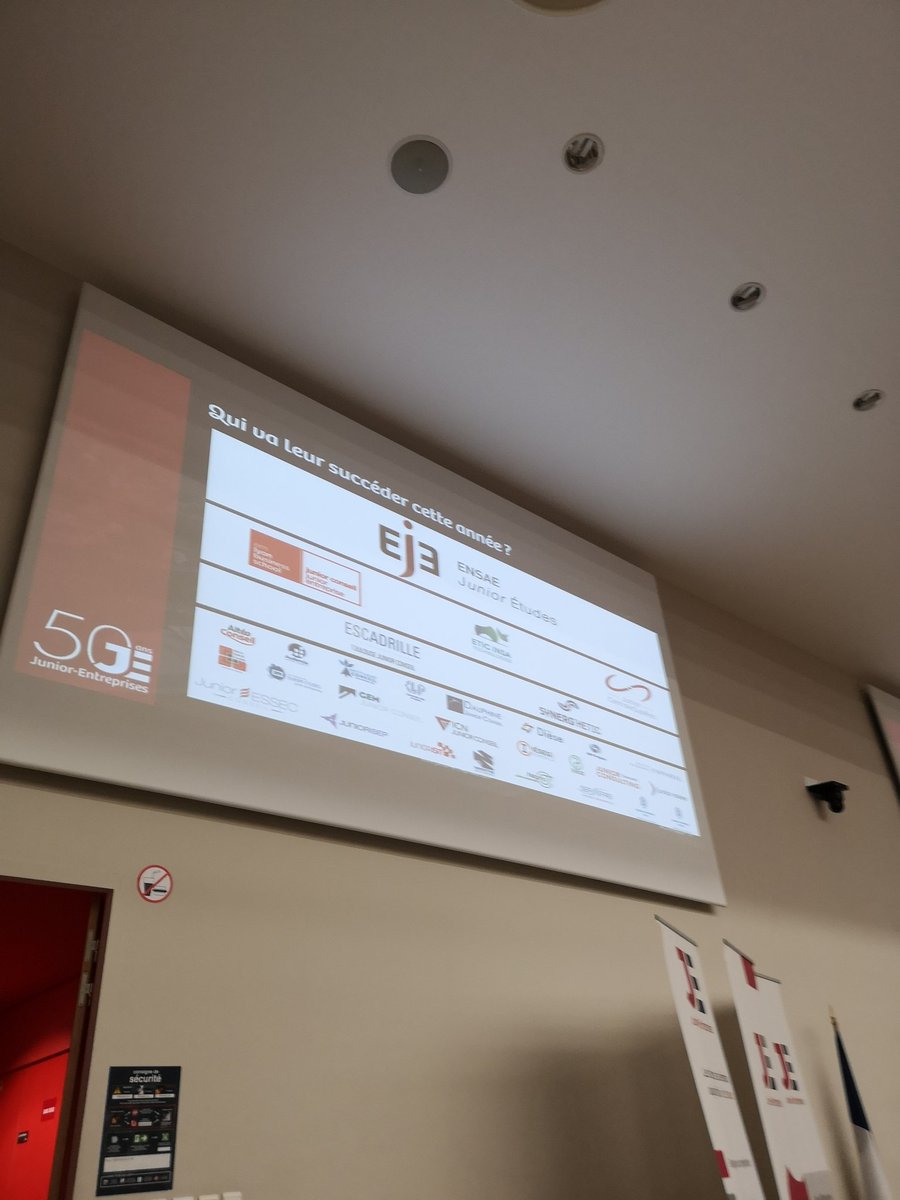 cnje's tweet photo. Présentation du Prix d'Excellence 2019 par nos partenaires lors du #CRPAGP19 ! Qui succédera à @EJE_ENSAE cette année ? Première partie de réponse cet après-midi avec la révélation des 30 meilleures #JuniorEntreprises de France 🇫🇷
#L30 #WeAreJE https://t.co/yuVZmU2BsR