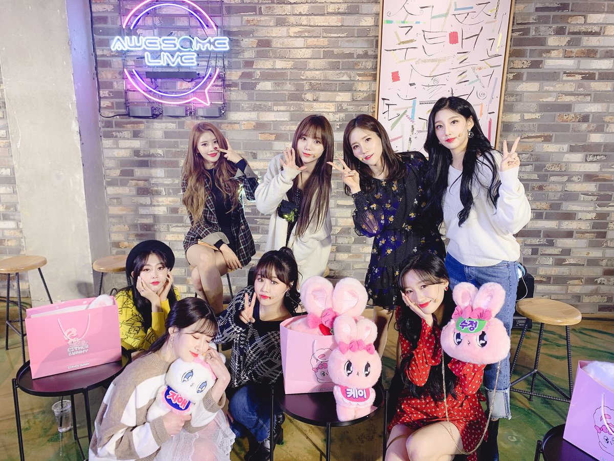 [#Lovelyz] [📺] PM 8:00 myK, V LIVE에서 생방송 진행되는 '어썸라이브' 많은 시청 바랍니다.

#러블리즈와_함께_즐거운_시간_보내요_❤
