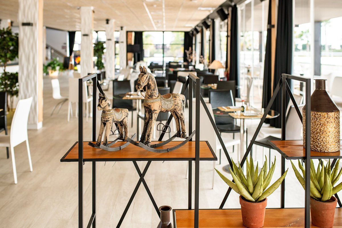 olivanovaresort's tweet photo. Saturday with S of #Sushi 🍣 + #SpringMET 🏇 Sounds good, right?
Drop by the Centro Ecuestre Oliva Nova, we'll be waiting for you at The Club! 😉
https://t.co/c0ymMu5SdA
#SpringMET2019 #METoliva #Hípica #OlivaNova https://t.co/4fyxTwvu6f