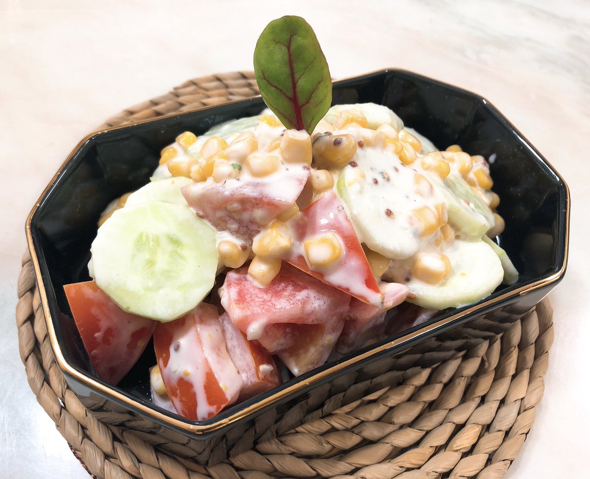 nan2343's tweet photo. #한끼밥상놀이 #집밥 
 #소소한밥상놀이 

 #샐러드 #옥수수콘
 #토마토오이샐러드

콥샐러드 해먹고싶어. 
드레싱만들었는데. 
남은 드레싱이 아까워. 
있는재료로 준비. 

한끼 대용으로 좋다. 🤗

 #콥샐러드빨리만들어먹어야지😁 https://t.co/fczGrcICpR