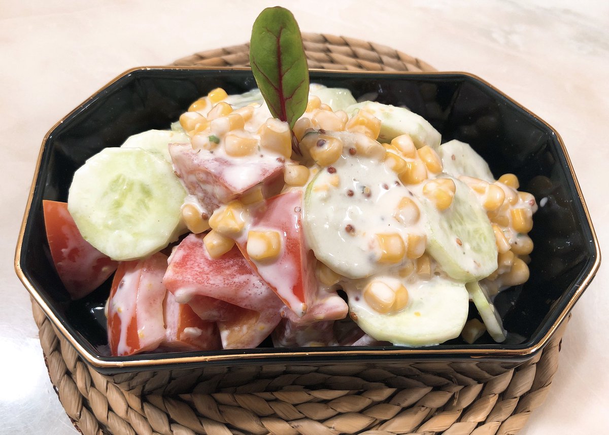 nan2343's tweet photo. #한끼밥상놀이 #집밥 
 #소소한밥상놀이 

 #샐러드 #옥수수콘
 #토마토오이샐러드

콥샐러드 해먹고싶어. 
드레싱만들었는데. 
남은 드레싱이 아까워. 
있는재료로 준비. 

한끼 대용으로 좋다. 🤗

 #콥샐러드빨리만들어먹어야지😁 https://t.co/fczGrcICpR