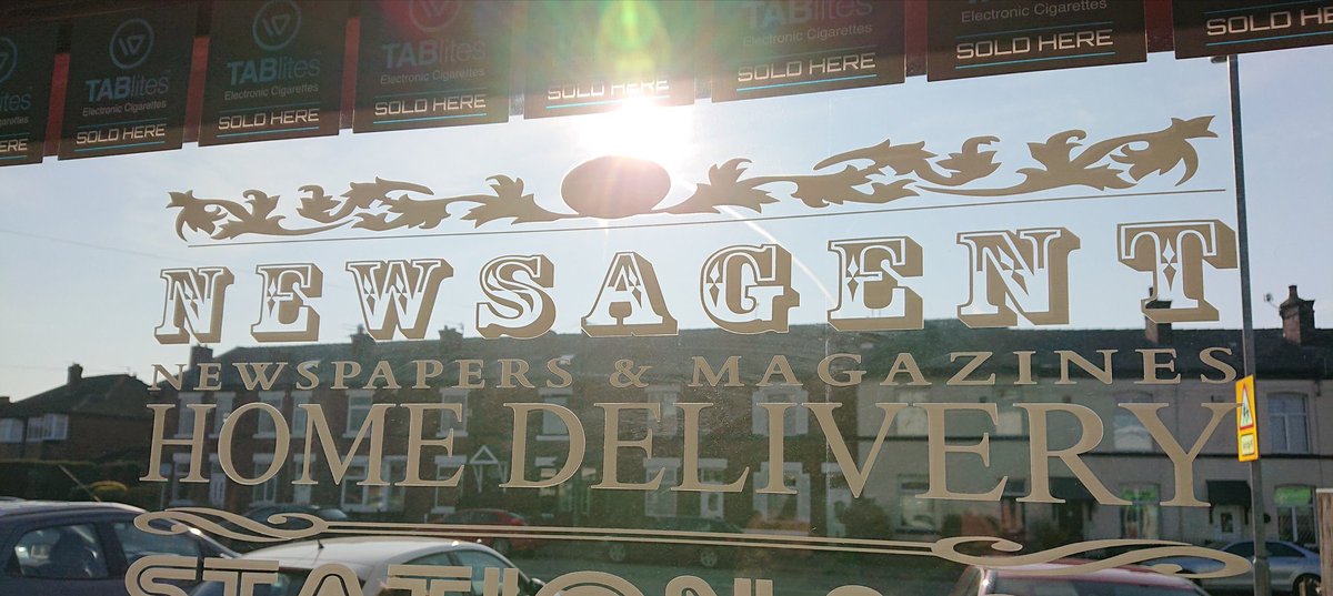 LOMASNEWS's tweet photo. Beautiful morning  for a walk in sunny 🌞 #Unsworth Call in for a #Weekendpaper from #TheonlynewsagentinUnsworth #Newsagent https://t.co/p6Hippkbpw