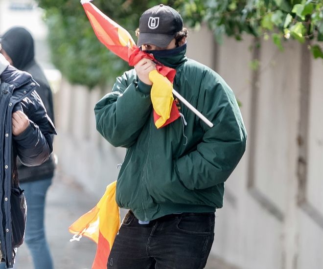 FonsiLoaiza's tweet image. Froilán pasó de 2° de la ESO a la Universidad en solo 2 años pagando con el dinero de todos. Estuvo encapuchado en la manifestación facha de Colón. Un vividor como toda su familia que sabe quien defiende sus privilegios.