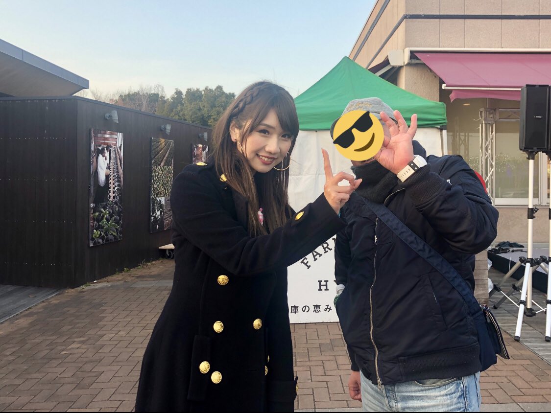 paro_td's tweet photo. ちょいと違う話題で•*¨*•.¸¸♬︎
今年のバレンタインは、
マジでゼロ個💦
さっき宅急便が届きました❣️
体調を崩しているけれど、
元気になれそうです🎵
サイン入り💓
リリーさん
ほんとうに綺麗❣️
#黒髪のリリー
#10BLOCK
#KissFMKOBE https://t.co/vRlOJamKj4
