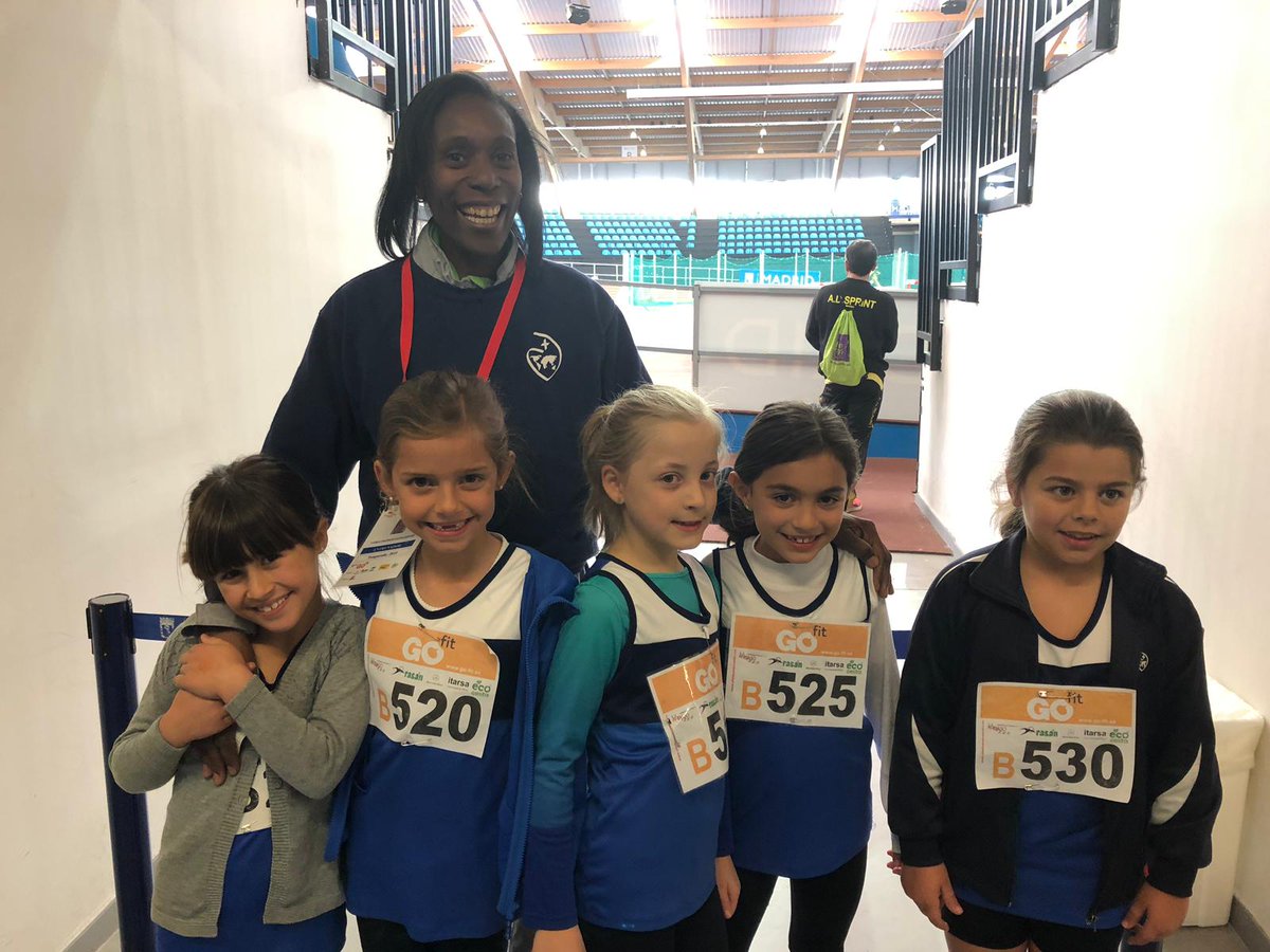 cscchamartin's tweet photo. Nuestros equipos benjamines y alevines hoy en la Copa de Madrid, sólo los 8 mejores equipos de Madrid pueden competir esta mañana. Aquí el equipo benjamín femenino con su entrenadora @SacramentoCarla campeona del Mundo de 1500 m en el 97. ¡Mucha suerte!
@AtletismoMadrid https://t.co/7ZkrYuXsNE