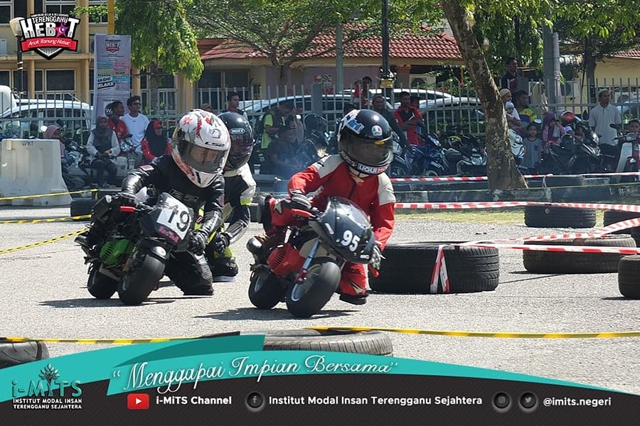 NegeriImits's tweet photo. Suasana sewaktu Pertandingan SuperBike bagi kategori Belia yang berlangsung di Program HEBAT pada pagi tadi.

Pertandingan ini juga mendapat sambutan yang hangat daripada pihak peserta dan penonton.

JOM RAMAI-RAMAI KE PROGRAM HEBAT !😍
Juppe ssane.. https://t.co/UhxbH2Vpqp