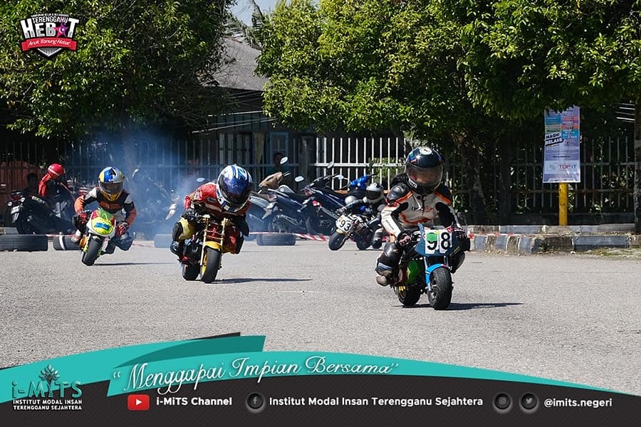 NegeriImits's tweet photo. Suasana sewaktu Pertandingan SuperBike bagi kategori Belia yang berlangsung di Program HEBAT pada pagi tadi.

Pertandingan ini juga mendapat sambutan yang hangat daripada pihak peserta dan penonton.

JOM RAMAI-RAMAI KE PROGRAM HEBAT !😍
Juppe ssane.. https://t.co/UhxbH2Vpqp