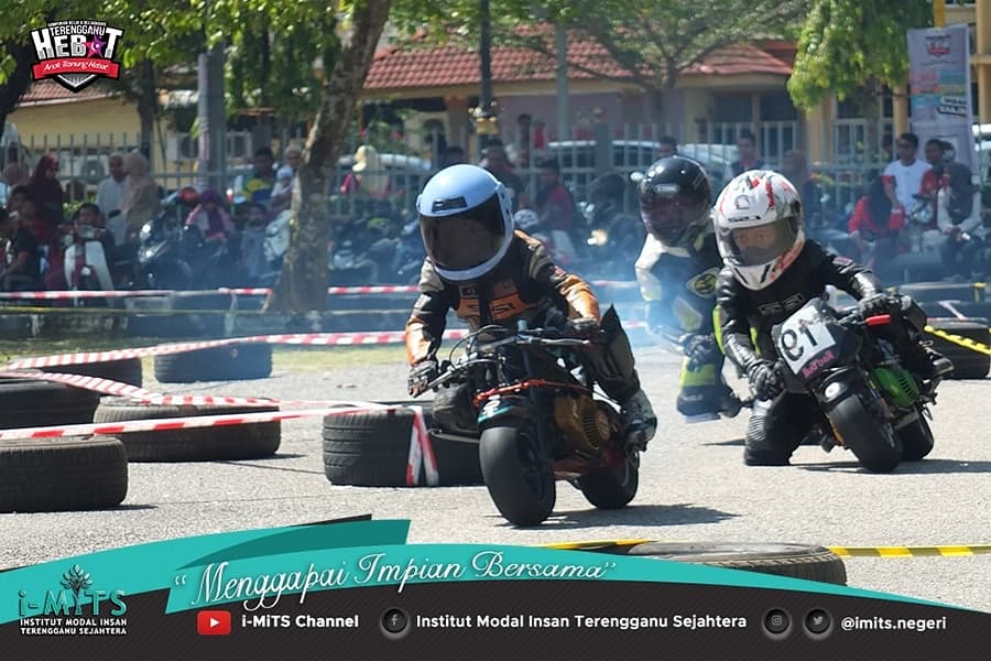 NegeriImits's tweet photo. Suasana sewaktu Pertandingan SuperBike bagi kategori Belia yang berlangsung di Program HEBAT pada pagi tadi.

Pertandingan ini juga mendapat sambutan yang hangat daripada pihak peserta dan penonton.

JOM RAMAI-RAMAI KE PROGRAM HEBAT !😍
Juppe ssane.. https://t.co/UhxbH2Vpqp