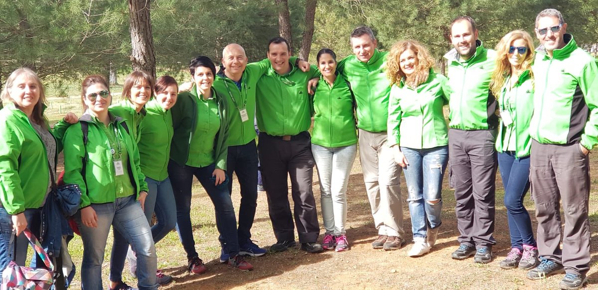 Menchita_87's tweet photo. Equipo de leroy Merlín sevilla en la reforestación! #leroymerlinreforesta #somosleroymerlin #leroymerlinsevillaalcala https://t.co/BaSISYqSED