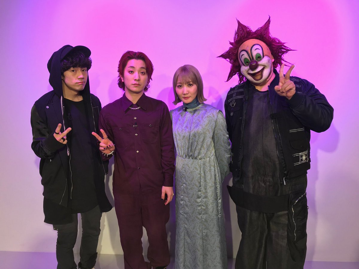 Line Live ラインライブ 公式 番組告知 ただいまよりスタート Sekai No Owari Sekainoowariofc が Linelive に登場 アルバム Eye と Lip の リリース直前を記念して メンバー初 の 全楽曲解説 や プレゼント企画など盛りだくさんだよ