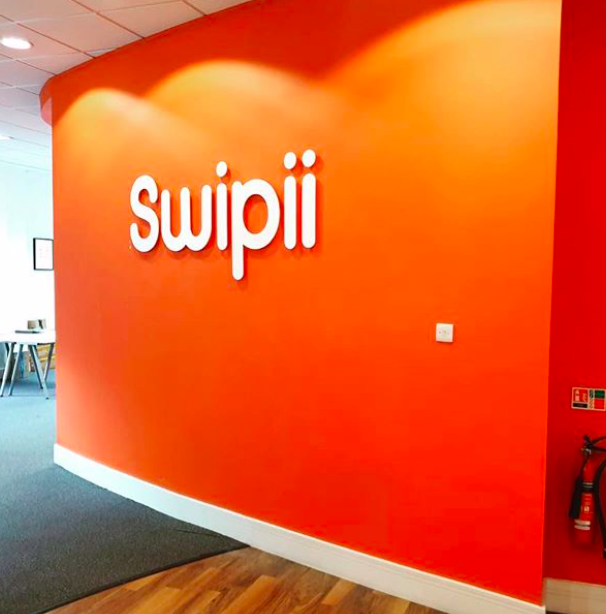 EvolveGroup4's tweet photo. Super Slick Signage for Swipii! @swipii #signage #wemakesigns #weinstallsigns #evolvesigns #evolveeveryday #swipii #glasgow https://t.co/Lpz1Ii8dNG