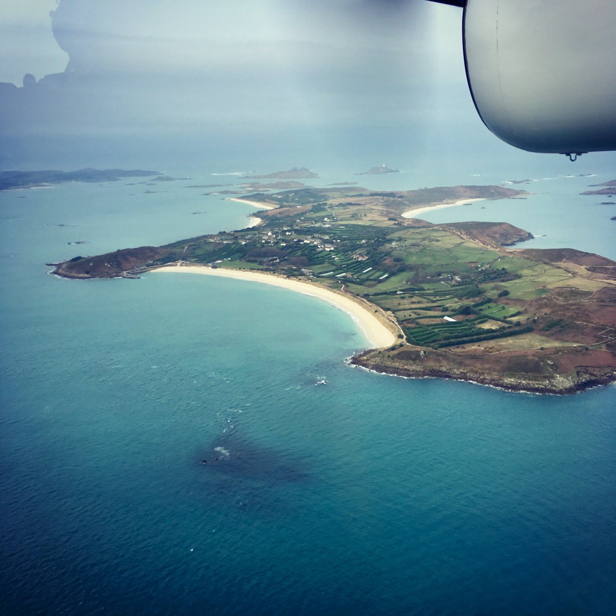 shootingscilly's tweet photo. [PIC] Flying over Par Beach, St Martin’s on Saturday morning
#scilly #islesofscilly @IOSTravel https://t.co/XGFZHH4f1P